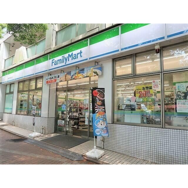 近くのファミリーマート　緑園都市駅西口店まで126m（徒歩2分）