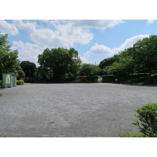 近くの緑園子易谷公園まで328m（徒歩5分）