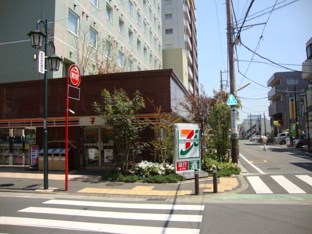 近くのセブンイレブンまで60m（徒歩1分）