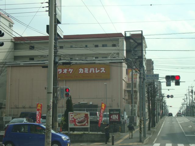 近くのカラオケボックスまで190m（徒歩3分）