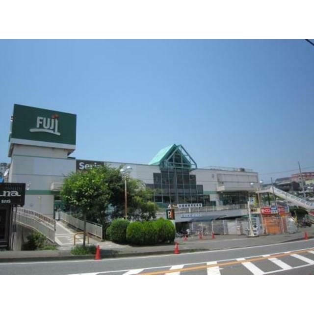 近くのFuji善行店まで323m（徒歩5分）