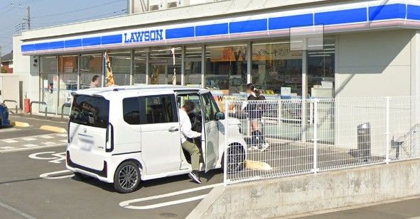 近くのローソン 伊勢原下谷店まで1,126m（徒歩15分）
