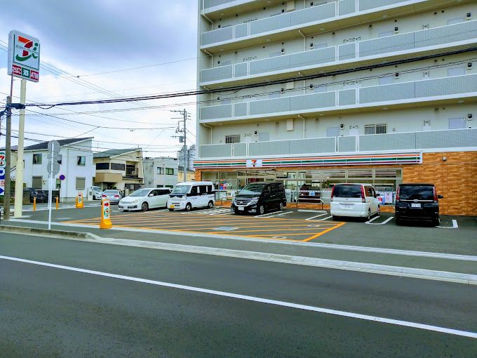 近くのセブンイレブン 海老名東柏ヶ谷4丁目店まで441m（徒歩6分）