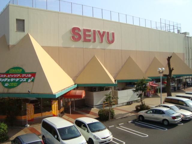近くの西友二宮店まで367m（徒歩5分）