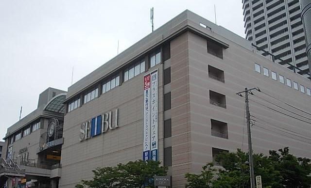 近くのオーロラモールまで850m(徒歩11分)