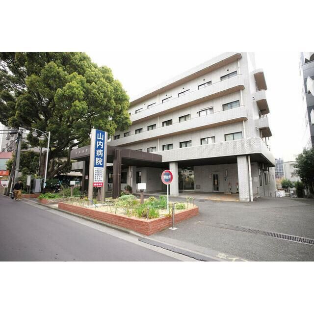 近くの医療法人徳州会山内病院まで587m（徒歩8分）