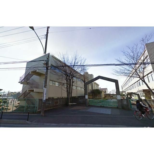 近くの綾瀬市立綾北小学校まで554m（徒歩7分）