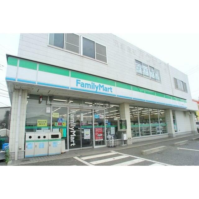 近くのファミリーマートまで326m（徒歩5分）