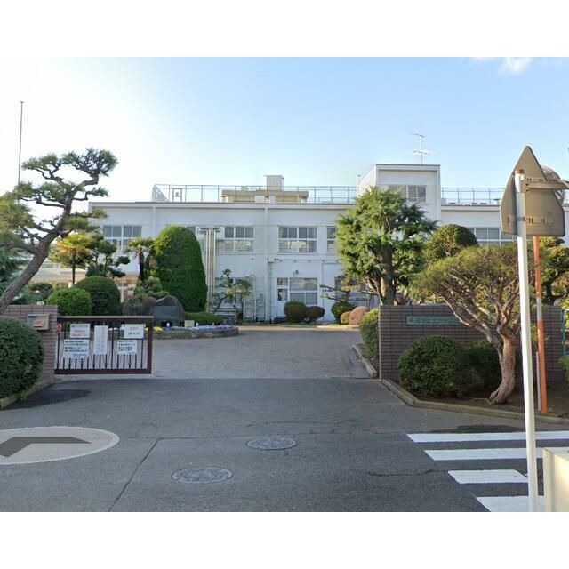 近くの平塚市立大野中学校まで1,436m（徒歩18分）