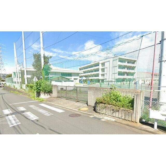 近くの横浜市立いずみ野中学校まで1,500m（徒歩19分）