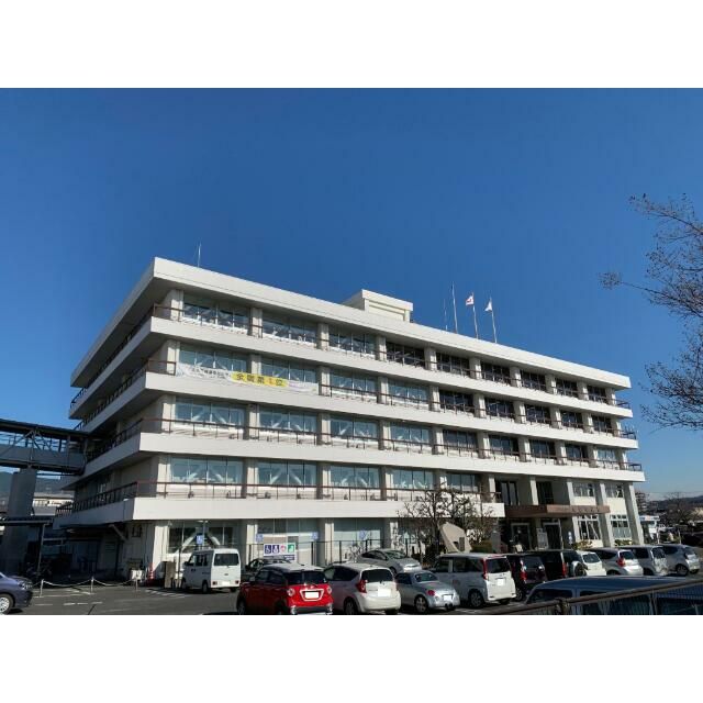 近くの秦野市役所まで5,731m（徒歩72分）