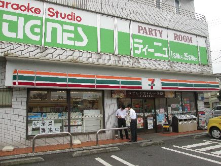 近くのセブンイレブン 綾瀬市上土棚店まで180m（徒歩3分）