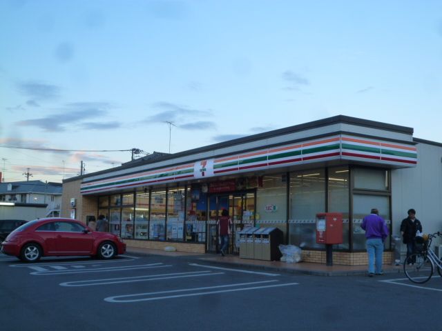 近くのセブンイレブン 厚木戸室1丁目店まで412m（徒歩6分）