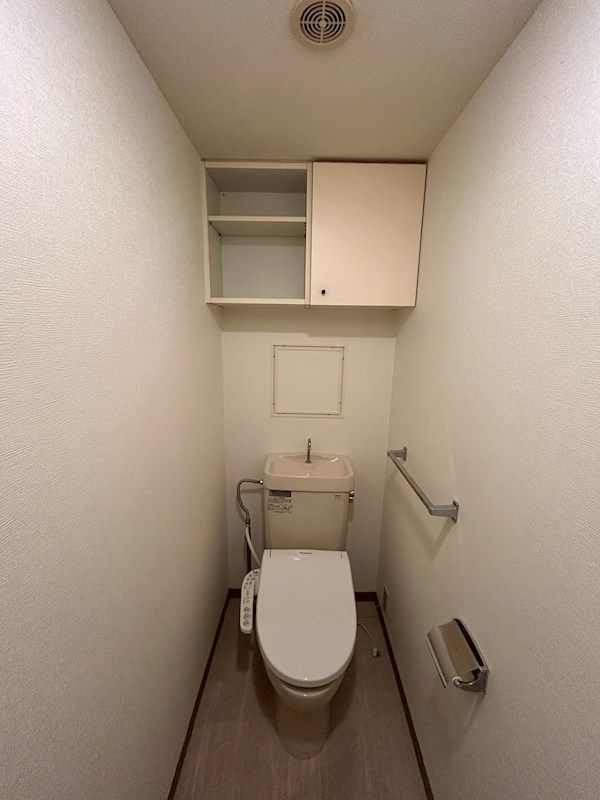 近くのWEEKEND HOUSE ALLEYまで595m(徒歩8分)