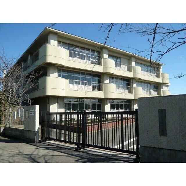 近くの藤沢市立鵠洋小学校まで487m(徒歩7分)