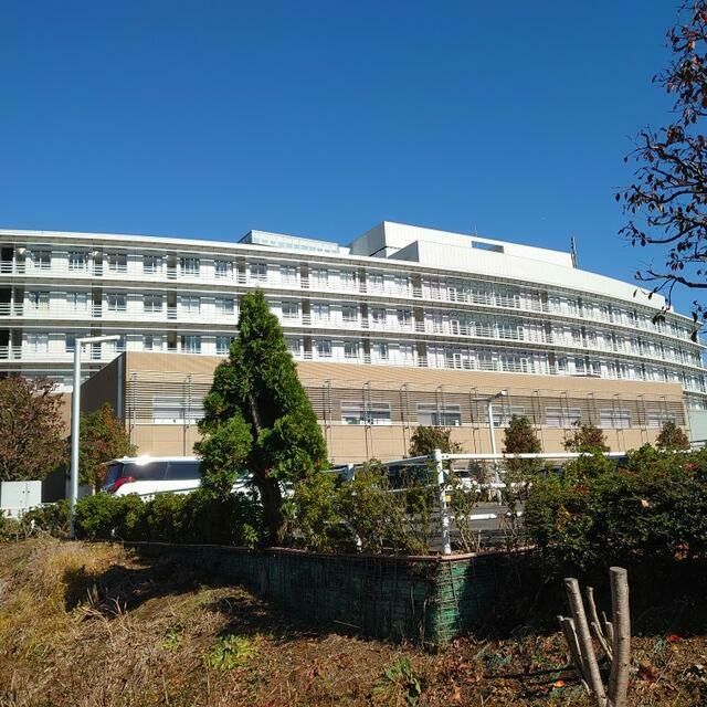 近くの秦野赤十字病院まで398m（徒歩5分）