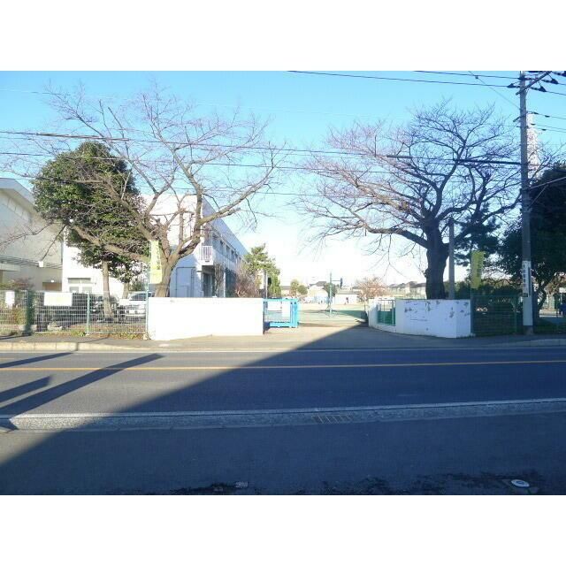 近くの座間市立　相模が丘小学校まで550m（徒歩7分）