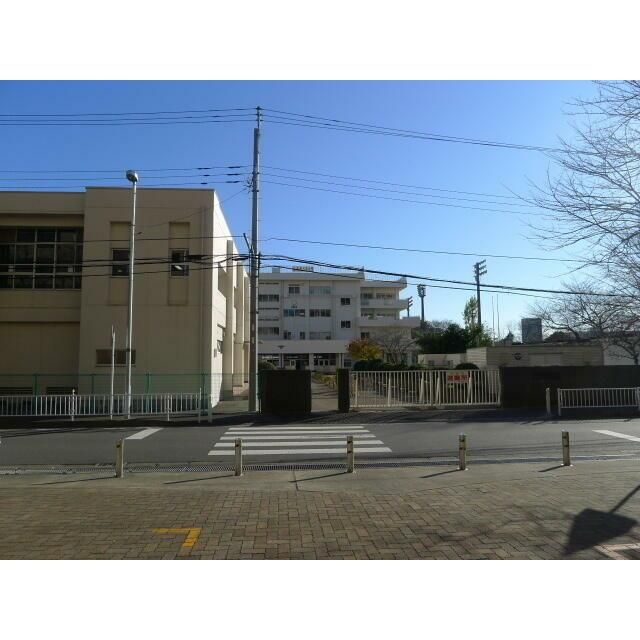 近くの座間市立　相模中学校まで1,100m（徒歩14分）