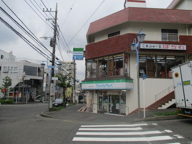 近くのファミリーマート 善行駅東口店まで565m(徒歩8分)