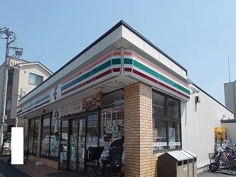 近くのセブンイレブン弥勒寺2丁目店まで450m(徒歩6分)