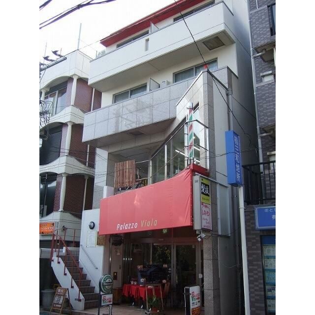 近くのパラッツオ・ヴィオラまで1m（徒歩1分）
