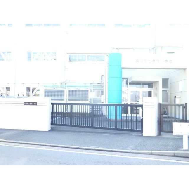 近くの横浜市立境木中学校まで479m（徒歩6分）