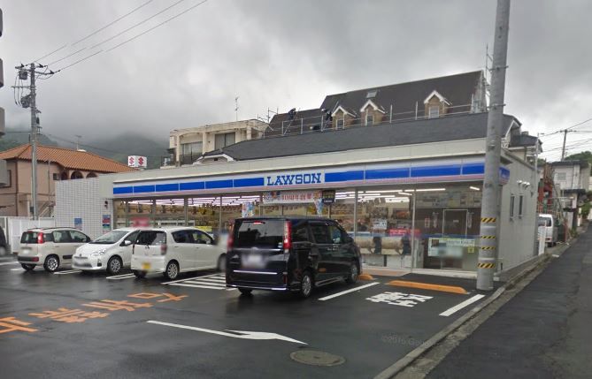 近くのローソン 湯河原町土肥店まで473m（徒歩6分）