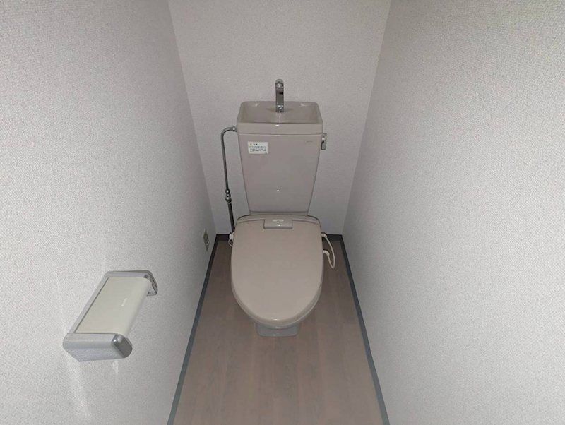 近くのサークルK 厚木岡田二丁目店まで14m(徒歩1分)