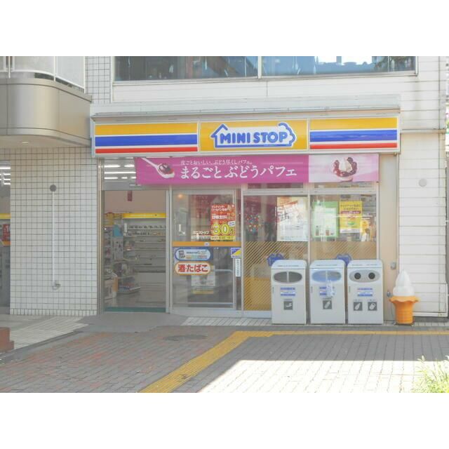近くのミニストップ藤沢善行駅前店まで150m（徒歩2分）