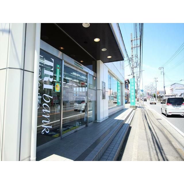 近くの平塚信用金庫荻野支店まで26m（徒歩1分）