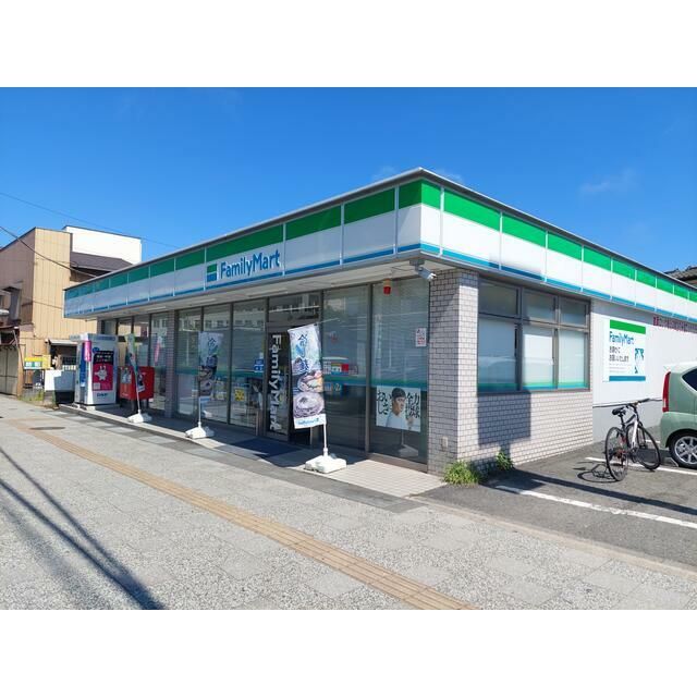 近くのファミリーマート栄スポーツセンター店まで474m（徒歩6分）