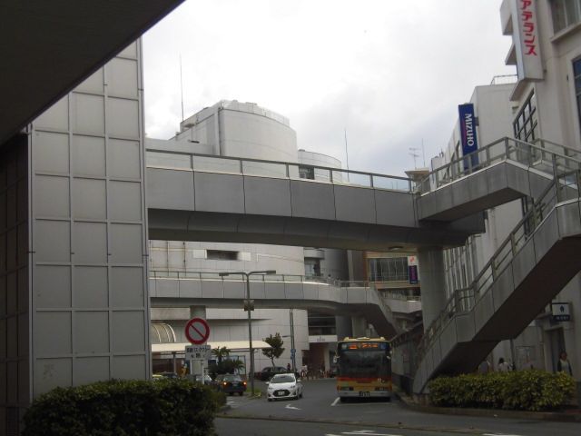 近くの茅ヶ崎ラスカまで695m(徒歩9分)