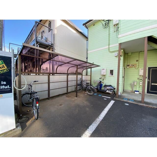 近くのファミリーマート藤沢石川二丁目店まで822m（徒歩11分）