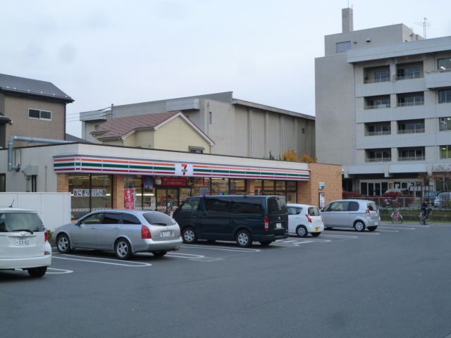 近くのセブンイレブン 厚木市立病院前店まで647m(徒歩9分)