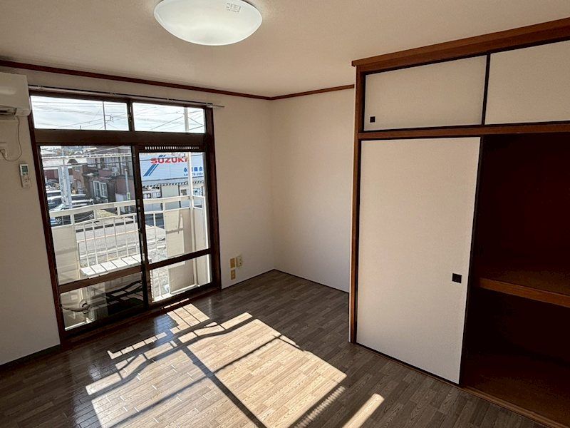 近くのマルエツ綾瀬店まで1,040m(徒歩13分)