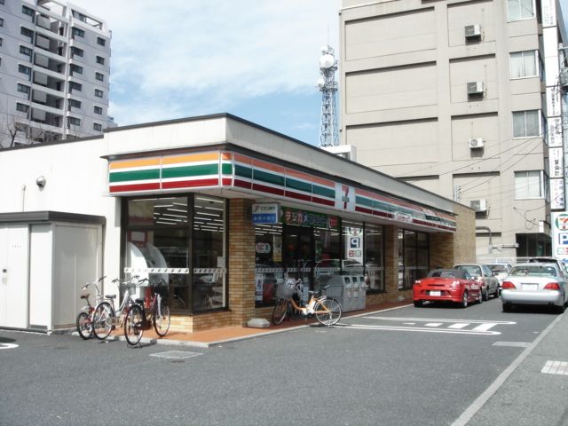 近くのセブンイレブン厚木水引店まで973m（徒歩13分）