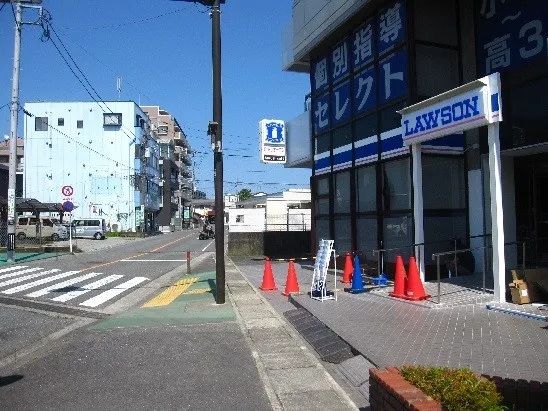 近くのローソン 鴨宮駅南口店まで224m（徒歩3分）