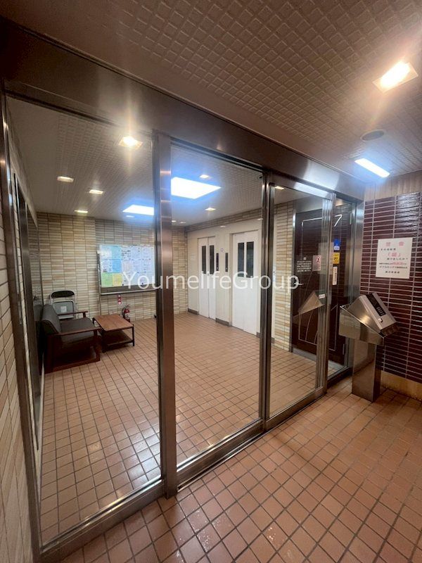 近くのローソン 片瀬海岸店まで9m(徒歩1分)