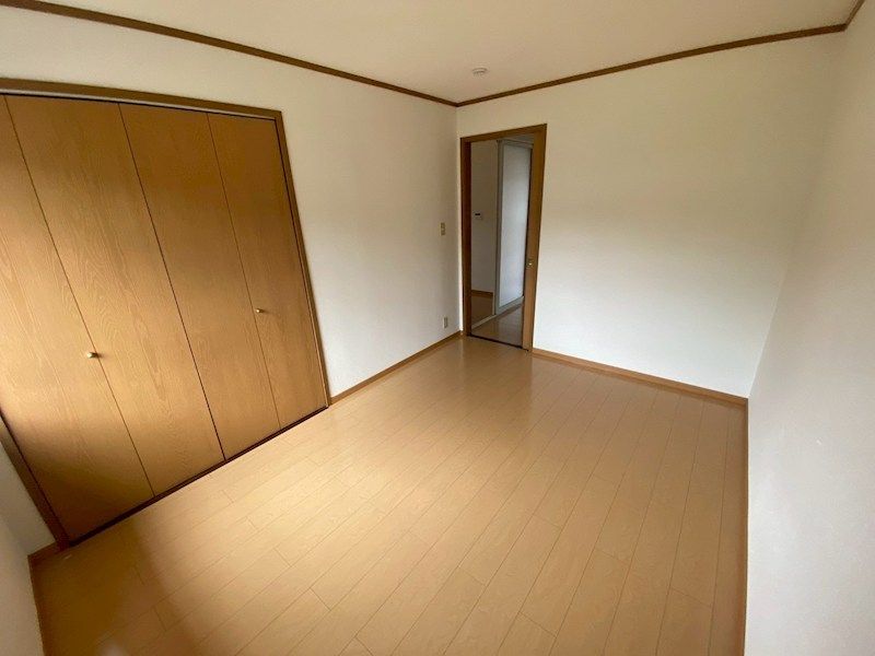 近くのスーパーヤオマサ蛍田店まで1,284m（徒歩17分）