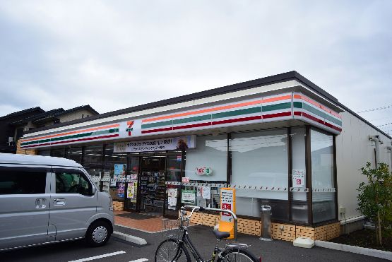 近くのセブンイレブン 平塚中里店まで298m（徒歩4分）