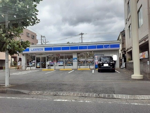 近くのローソンまで600m（徒歩8分）