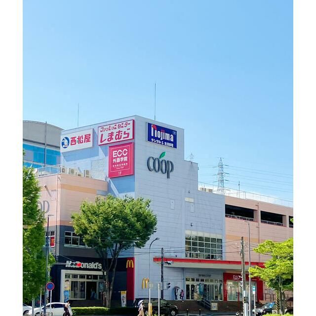 近くの東戸塚西口プラザまで776m（徒歩10分）