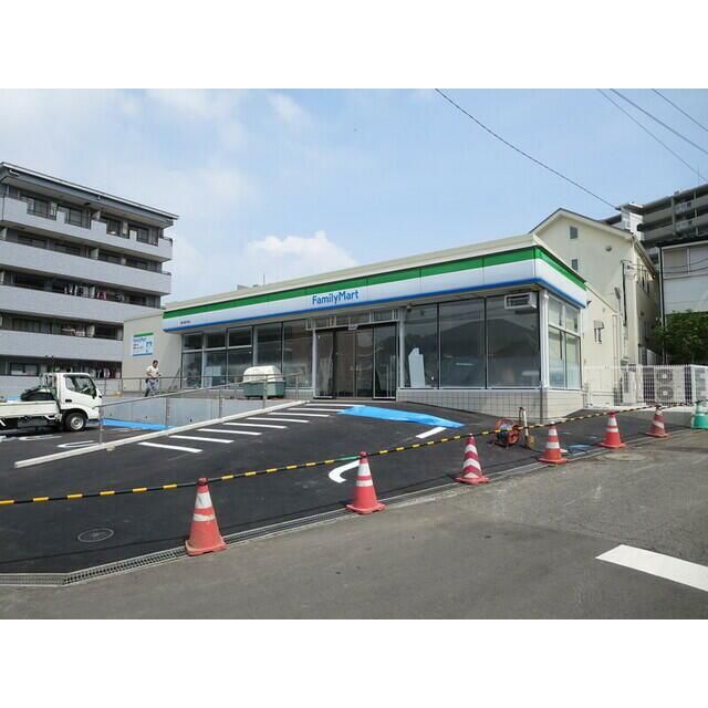 近くのファミリーマート 藤沢藤が岡店まで240m(徒歩3分)