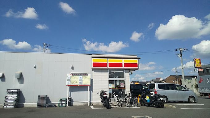近くのデイリーヤマザキ 圏央海老名インター店まで574m(徒歩8分)