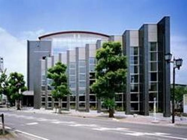 近くの寒川図書館まで700m(徒歩9分)