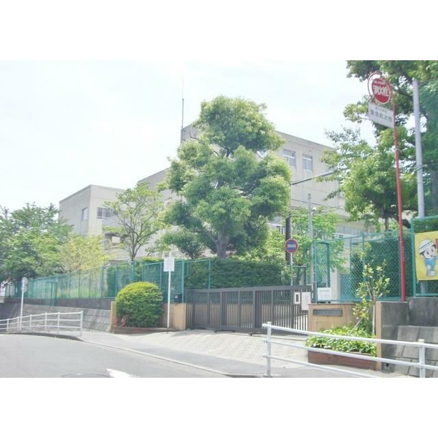 近くの横浜市立笠間小学校まで91m(徒歩2分)