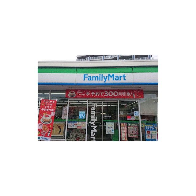 近くのファミリーマート本藤沢六丁目店まで1,037m（徒歩13分）