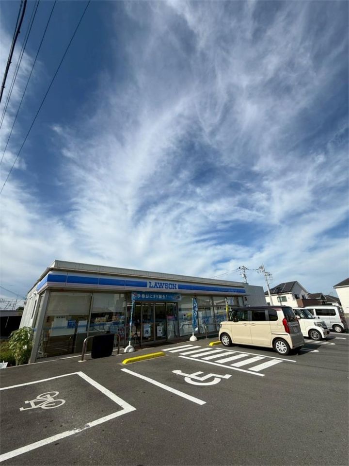 近くのローソン 平塚真田店まで307m（徒歩4分）