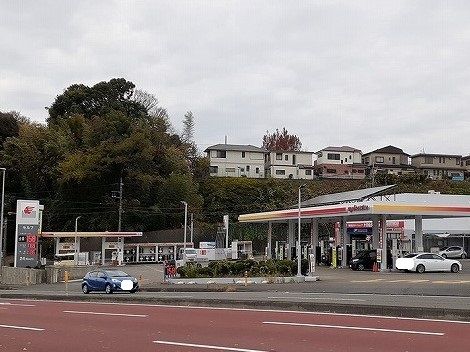 近くのガソリンスタンドまで600m(徒歩8分)