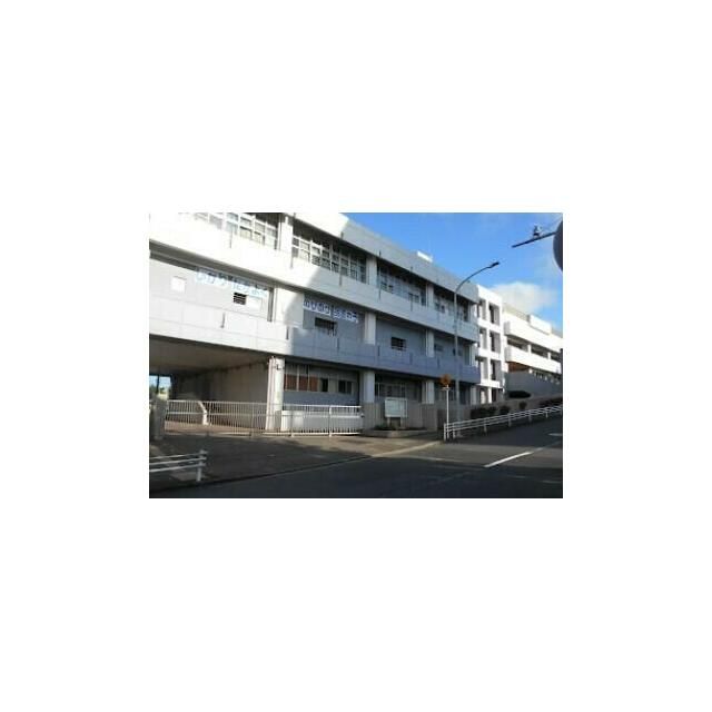 近くの横浜市立品濃小学校まで657m(徒歩9分)